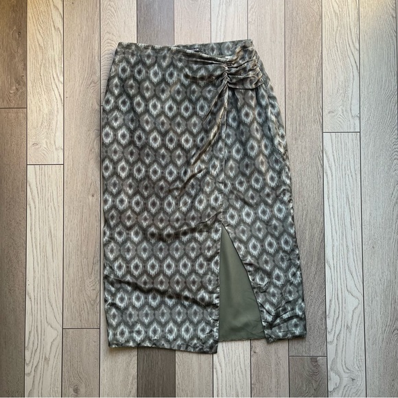 Zara Velvet Green Patterned Skirt - Picture 1 of 7
